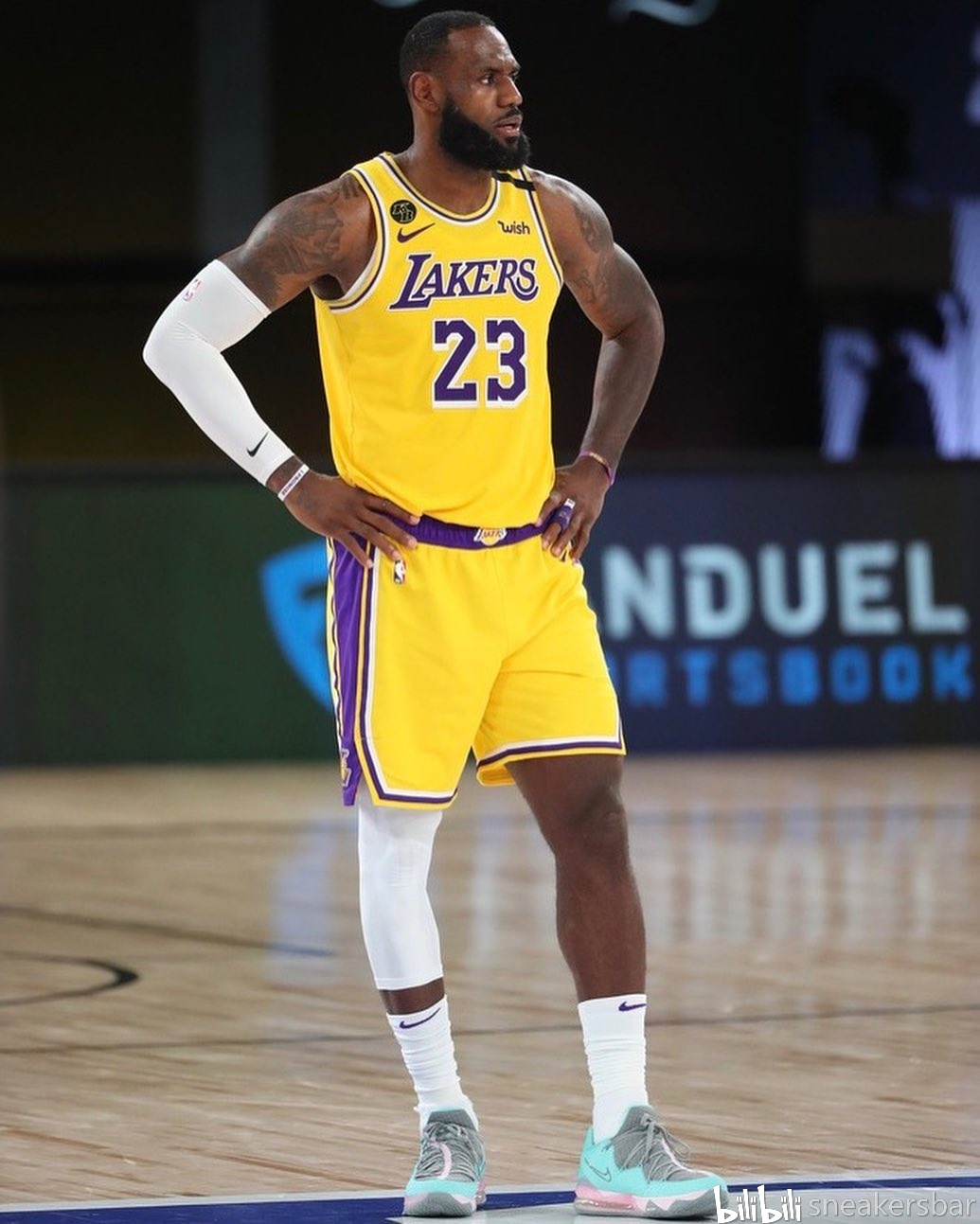 是个吸引人 是个吸引人