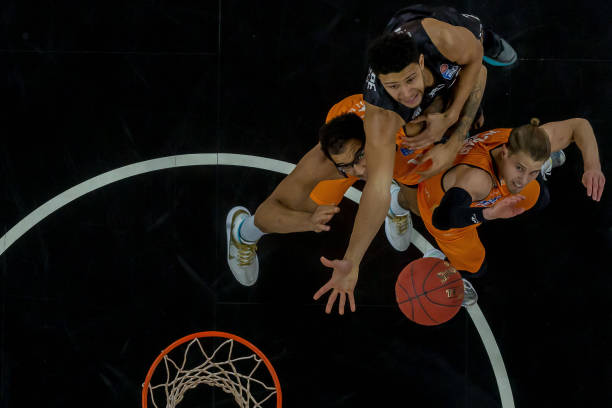 助裁判更精 助裁判更精